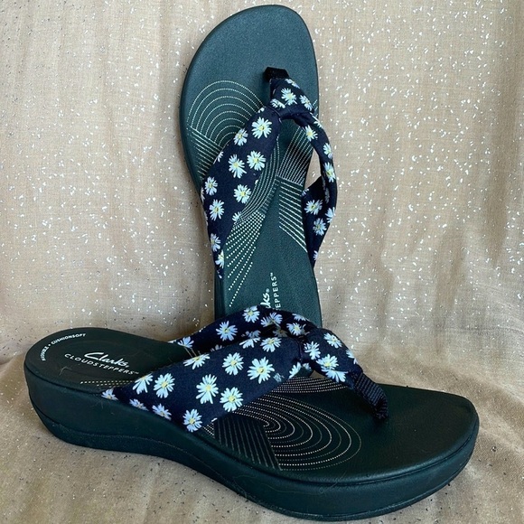 Brand New Clark’s Cloudsteppers Washable Cushioned Black White Daisy Sandals - Picture 16 of 16